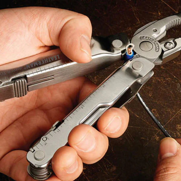 Leatherman Super Tool 300 Multi-Tool – Stainless Steel